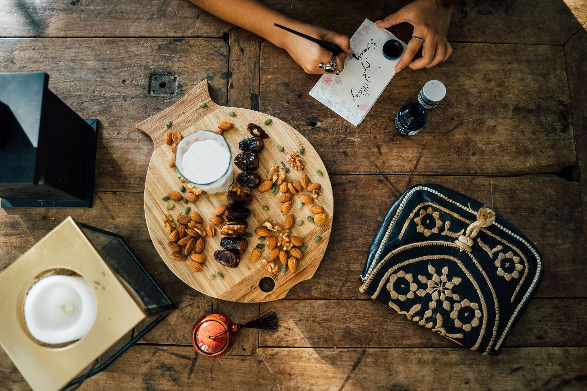 Almond milk side effects (image sourced via Pexels / Photo by anna)